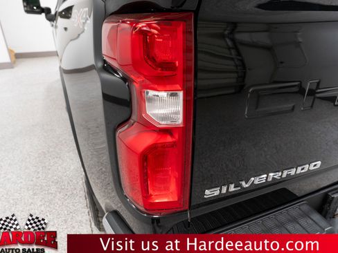 Used 2020 Chevrolet Silverado 2500 LTZ w/ Technology Package image 9