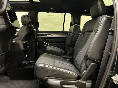 Used 2024 Jeep Wagoneer Series II w/ Convenience Group I AWD/4WD image 8