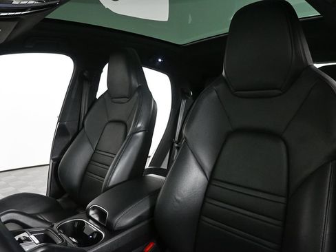 Used 2020 Porsche Cayenne AWD/4WD image 5