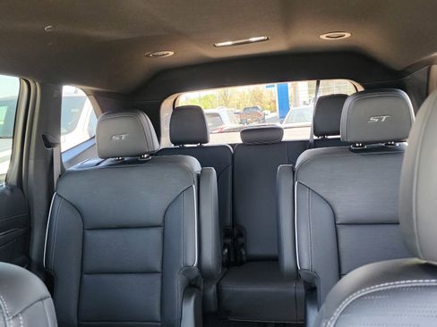 Used 2025 Buick Enclave Sport Touring AWD/4WD image 18