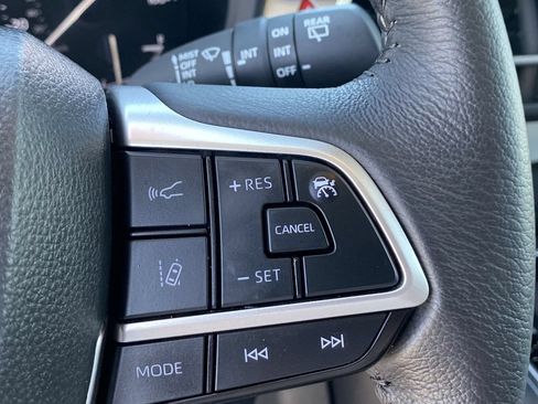 Certified 2025 Toyota Sienna XLE FWD image 27