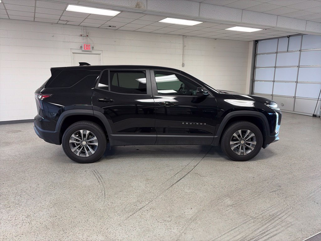 Used 2025 Chevrolet Equinox LT FWD image 2