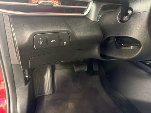 Used 2023 Hyundai Elantra Limited FWD image 12