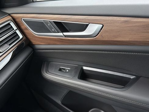 New 2026 Volkswagen Atlas SE FWD image 14