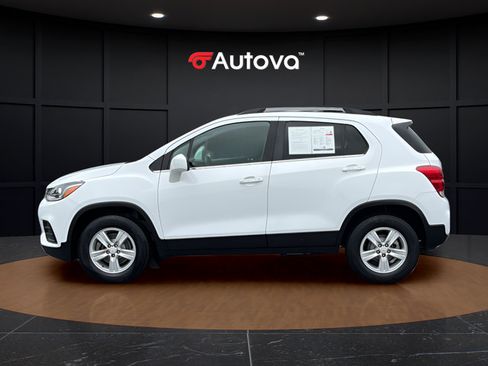 Used 2019 Chevrolet Trax LT w/ LT Convenience Package AWD/4WD image 2