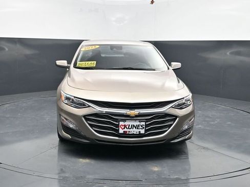 Used 2024 Chevrolet Malibu LT FWD image 2