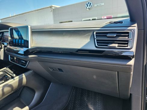 Certified 2024 Volkswagen Atlas Cross Sport SE AWD/4WD image 11
