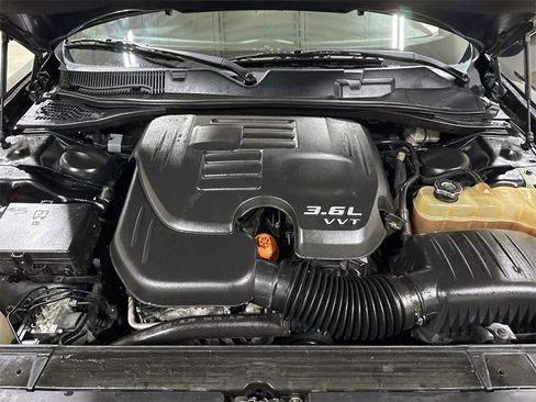 Used 2016 Dodge Challenger SXT image 23
