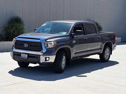 Used 2018 Toyota Tundra SR5 image 3