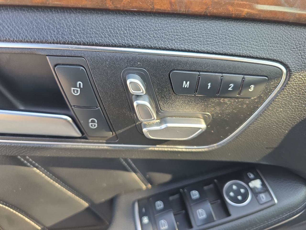 Used 2015 Mercedes-Benz E 400 4MATIC Sedan image 16