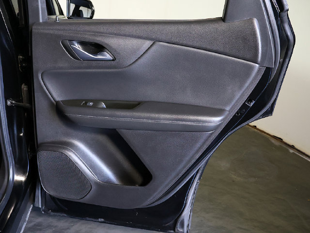 Used 2019 Chevrolet Blazer LT FWD image 29