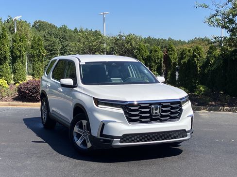 Used 2025 Honda Pilot EX-L image 2