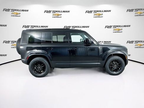 Used 2025 Land Rover Defender 110 S AWD/4WD image 8