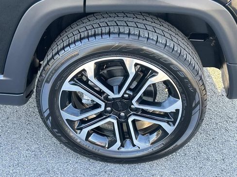 Used 2022 Jeep Compass Limited image 14