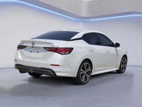 Used 2023 Nissan Sentra SR w/ SR Premium Package FWD image 3