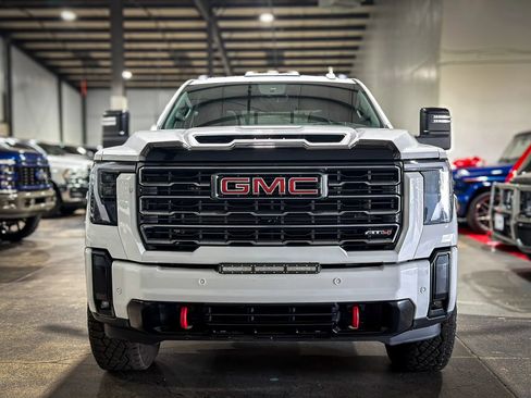 Used 2025 GMC Sierra 2500 AT4 w/ AT4 Premium Plus Package AWD/4WD image 3