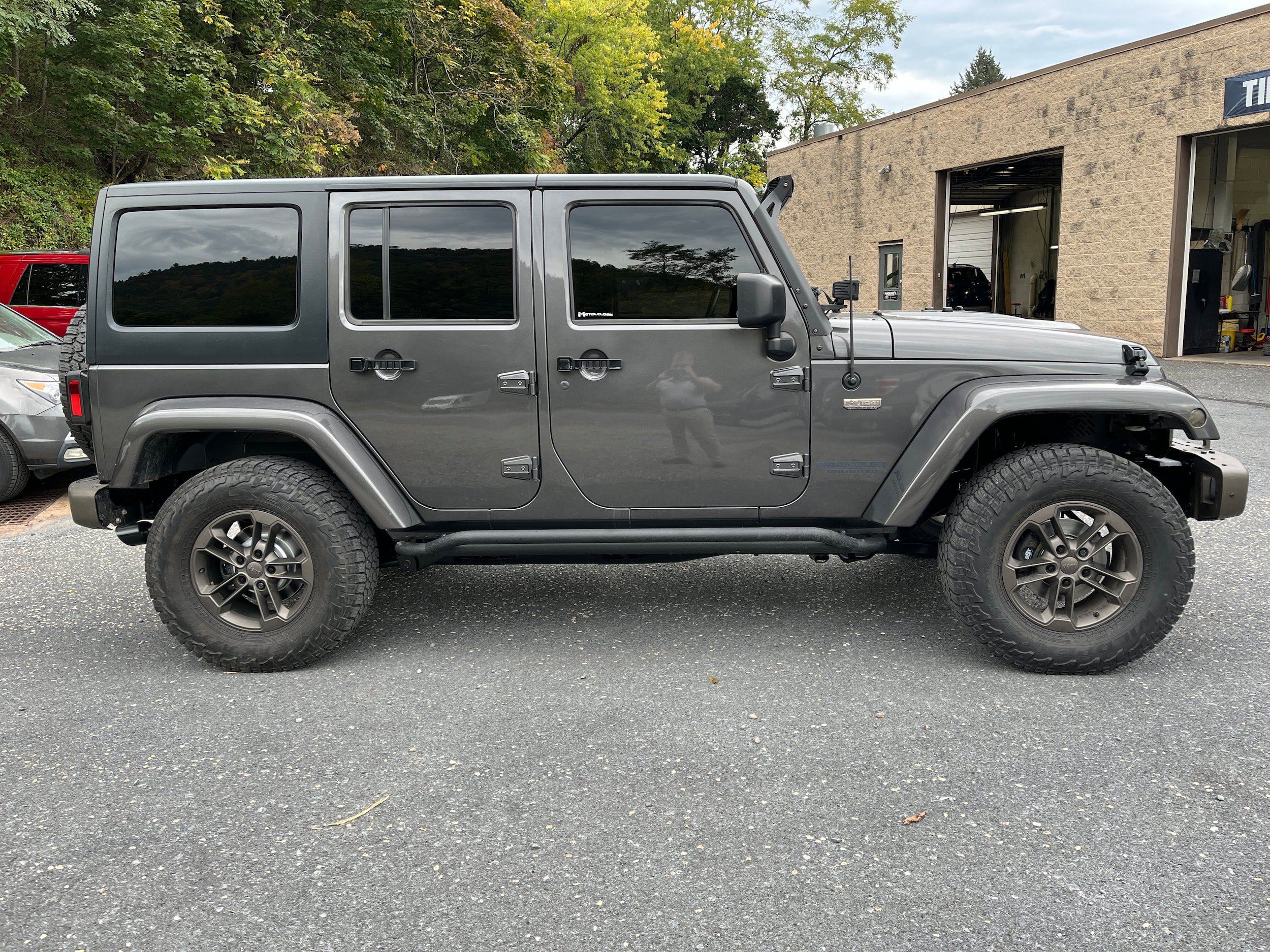 Used 2017 Jeep Wrangler Unlimited Sahara AWD/4WD image 5