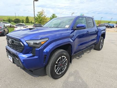 Used 2024 Toyota Tacoma 4x4 Double Cab image 1