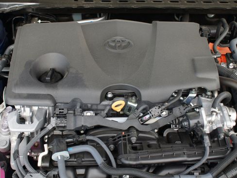 Used 2025 Toyota Camry LE w/ Convenience Package FWD image 28