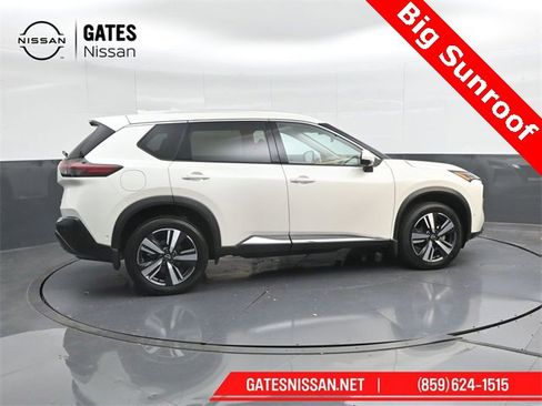 Used 2023 Nissan Rogue SL w/ SL Premium Package image 3