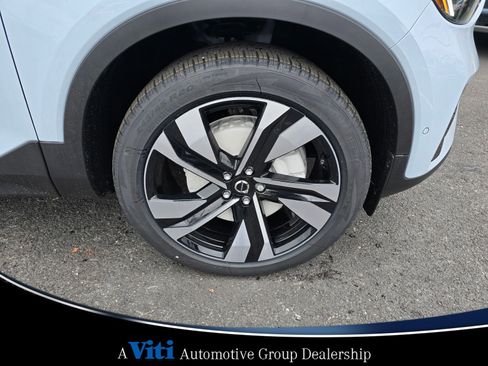 Used 2025 Volvo XC40 B5 Plus w/ Protection Package Premier image 10