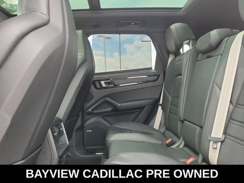 Used 2022 Porsche Cayenne S AWD/4WD image 16