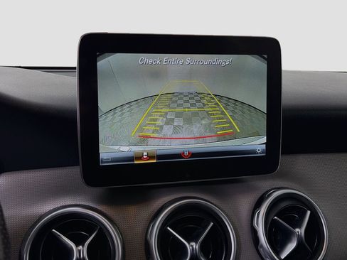 Used 2019 Mercedes-Benz GLA 250 image 14