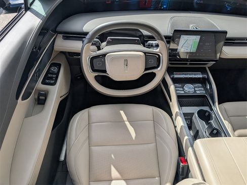 Certified 2025 Lincoln Nautilus Premier image 14