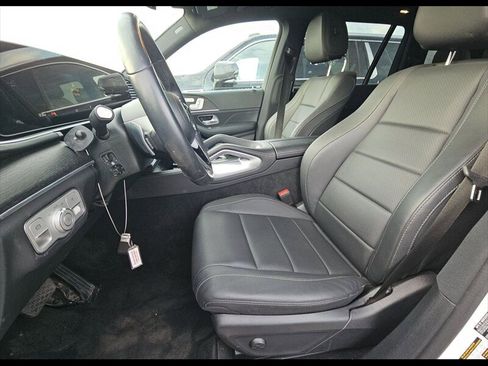 Used 2025 Mercedes-Benz GLS 450 4MATIC image 6