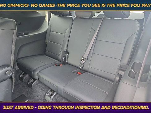 Used 2025 Chevrolet Traverse LT FWD image 14