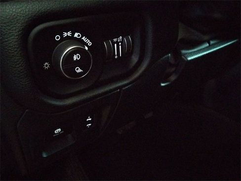 Used 2025 RAM 1500 Laramie image 28