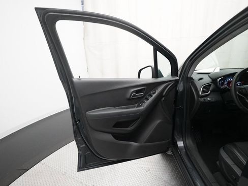 Used 2017 Chevrolet Trax LT w/ Driver Confidence Package image 27