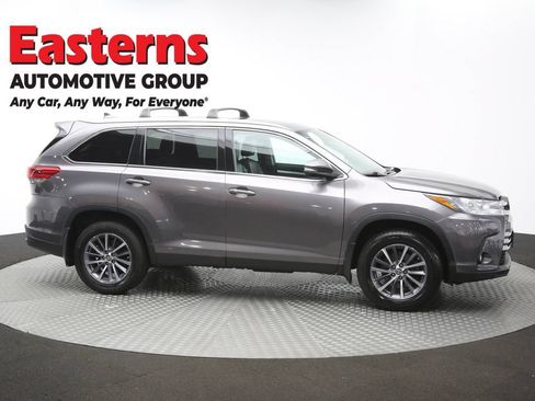 Used 2019 Toyota Highlander XLE AWD/4WD image 50