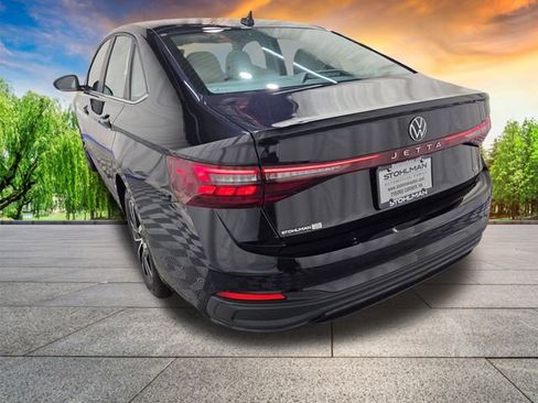 Certified 2025 Volkswagen Jetta SE image 6