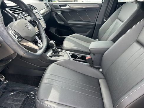 Used 2024 Volkswagen Tiguan SE R-Line FWD image 11