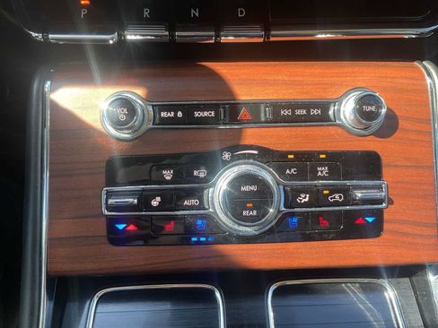 Used 2023 Lincoln Aviator Reserve w/ Equipment Group 201A RWD image 17