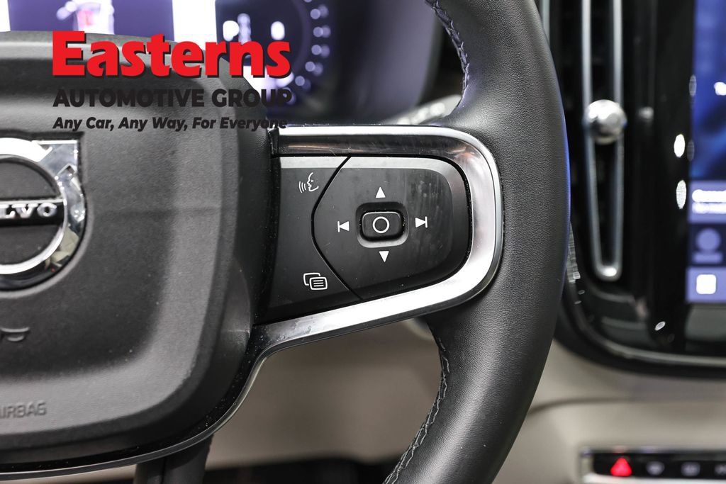 Used 2023 Volvo XC40 B5 Plus AWD/4WD image 17