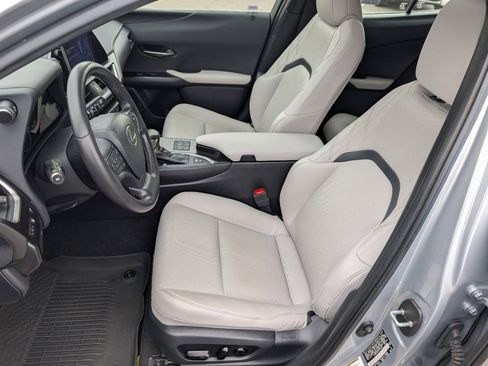 Used 2023 Lexus UX 250h F Sport image 2