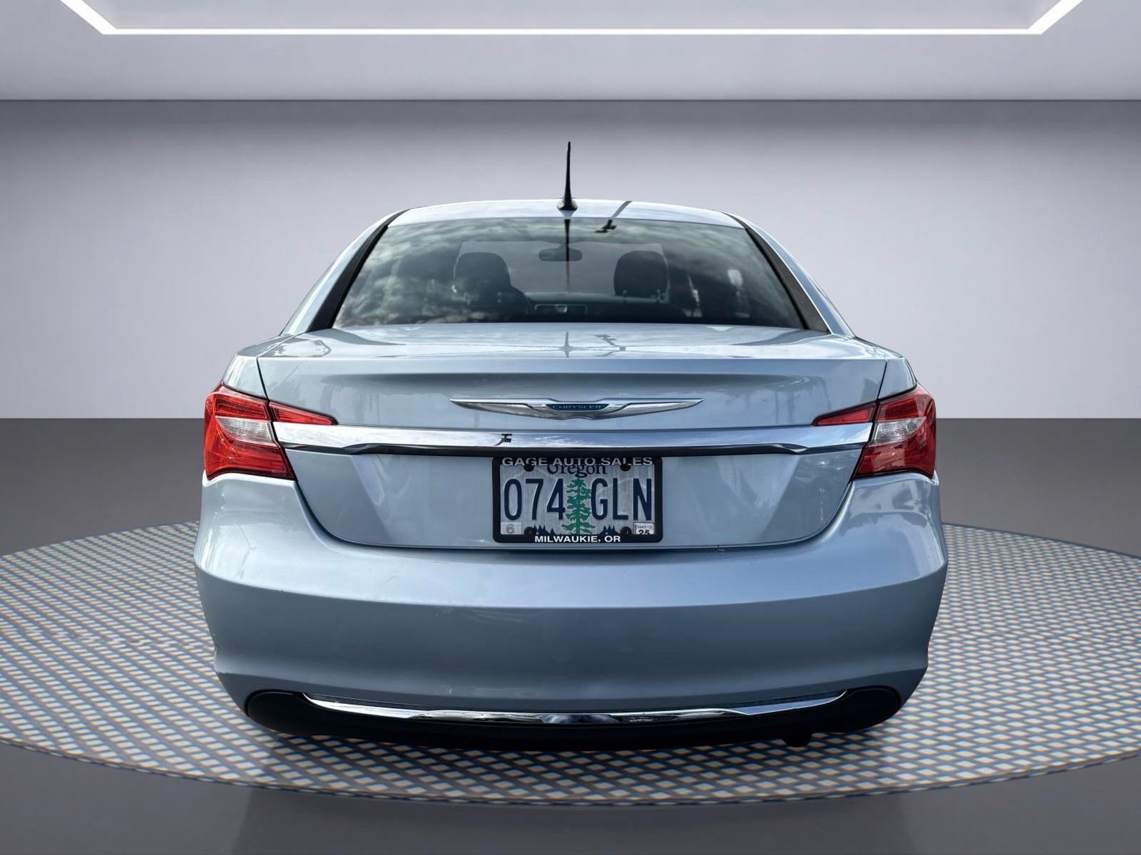Used 2013 Chrysler 200 Touring FWD image 5