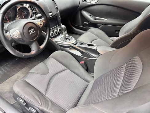 Used 2014 Nissan 370Z Coupe RWD image 9