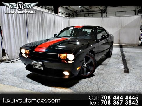 Used 2013 Dodge Challenger SXT image 1