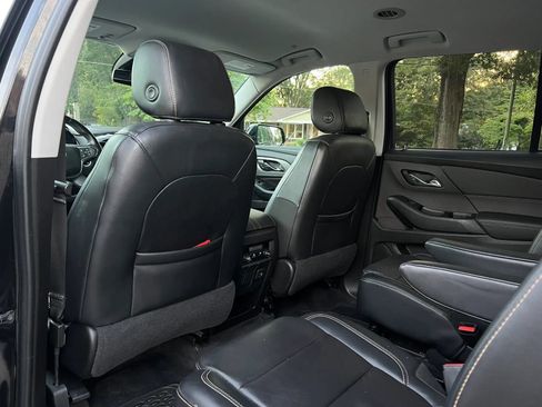 Used 2019 Chevrolet Traverse RS FWD image 11