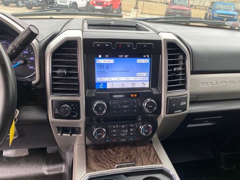Used 2019 Ford F250 Lariat w/ Chrome Package image 19