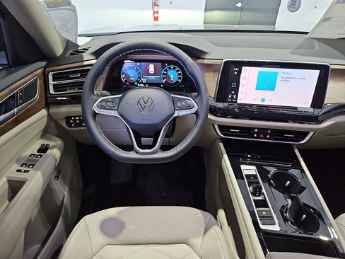 New 2026 Volkswagen Atlas SE FWD image 14