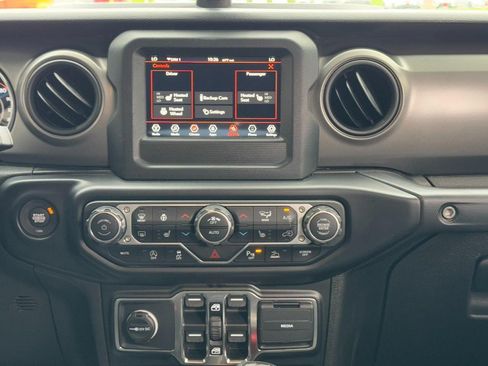 Used 2021 Jeep Wrangler Unlimited Sport AWD/4WD image 17