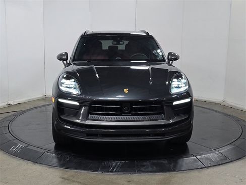 Certified 2025 Porsche Macan Turbo image 10