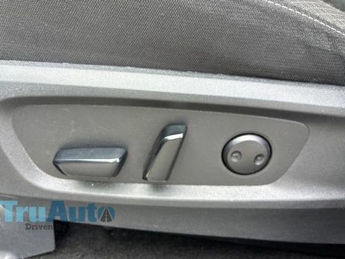 Used 2025 Nissan Pathfinder SV FWD image 22