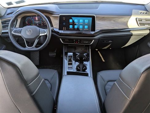 Used 2024 Volkswagen Atlas SE image 32