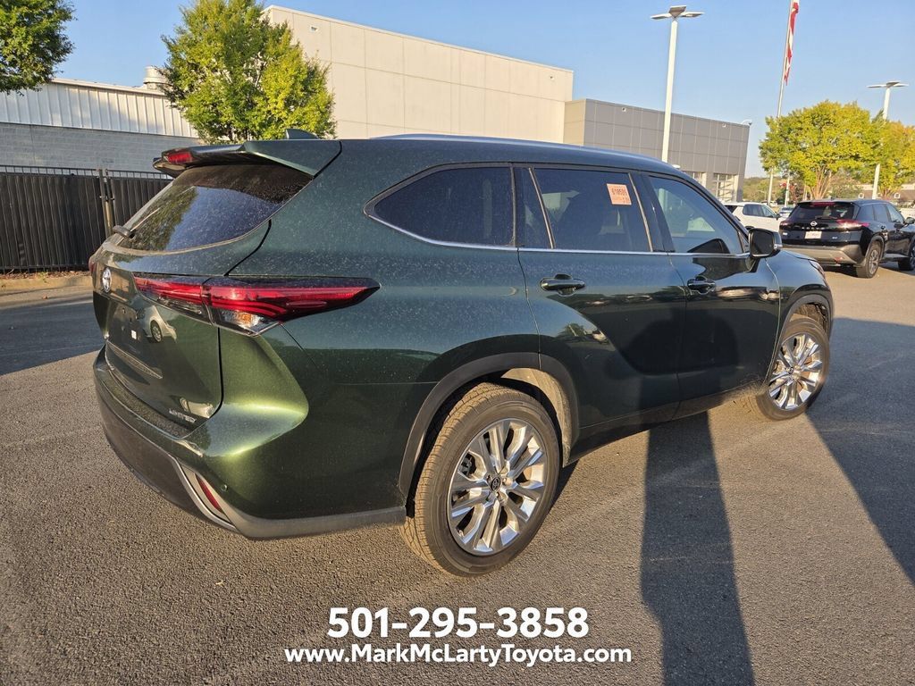 Used 2023 Toyota Highlander Limited FWD image 4