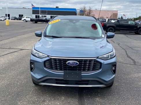Used 2023 Ford Escape Platinum AWD/4WD image 2